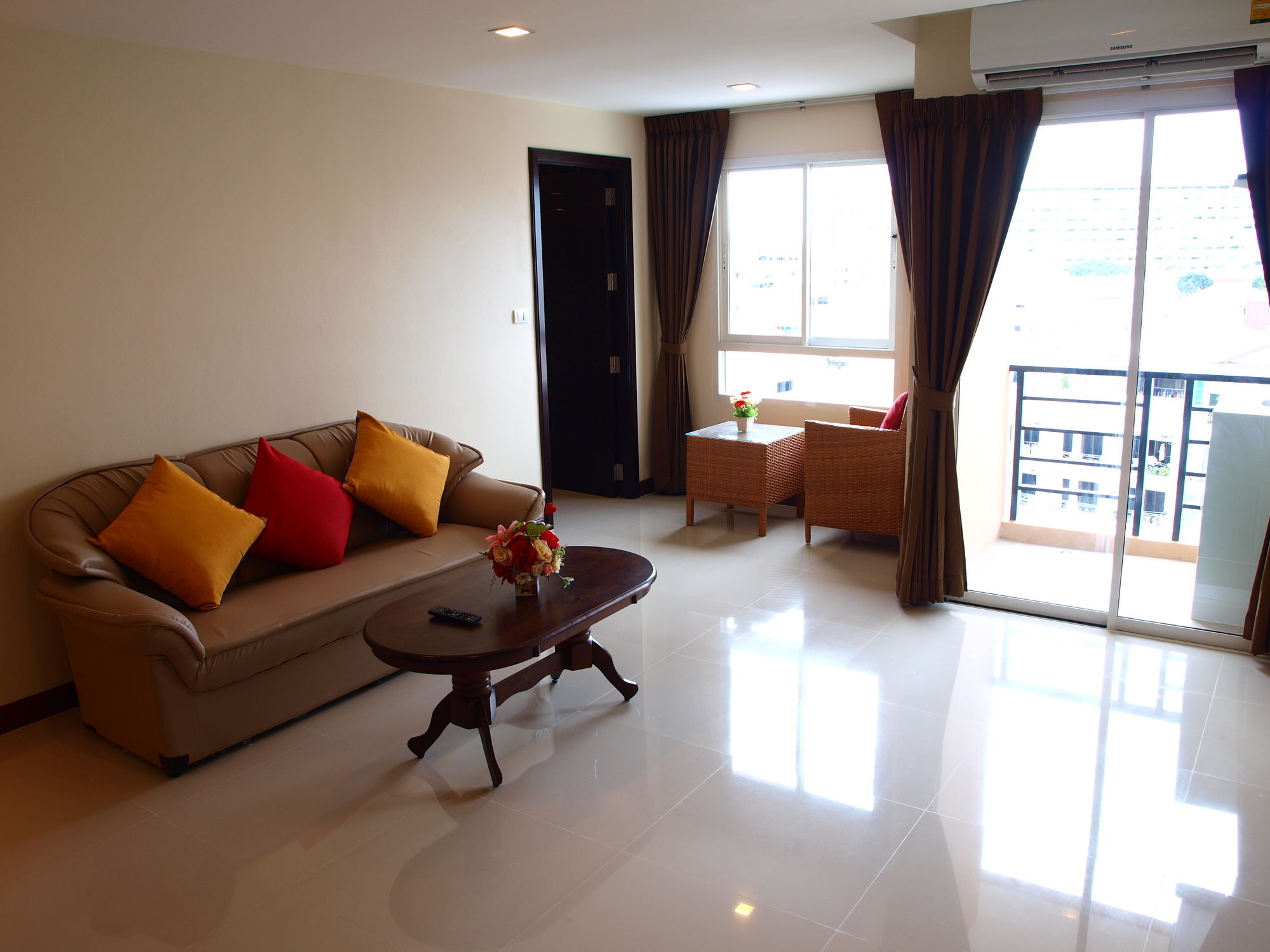 V Residence Pattaya Exterior photo